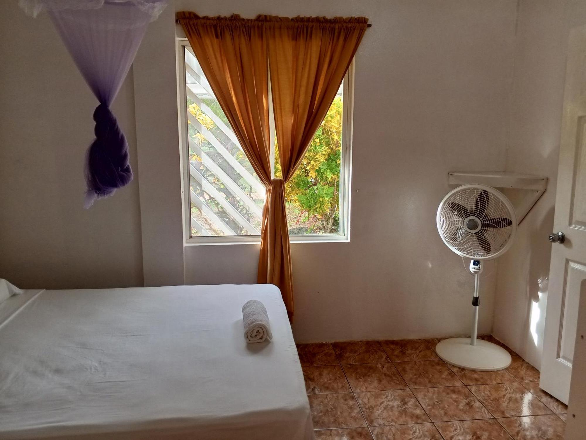 Christina'S Guest House Official Остров Литъл Корн Екстериор снимка